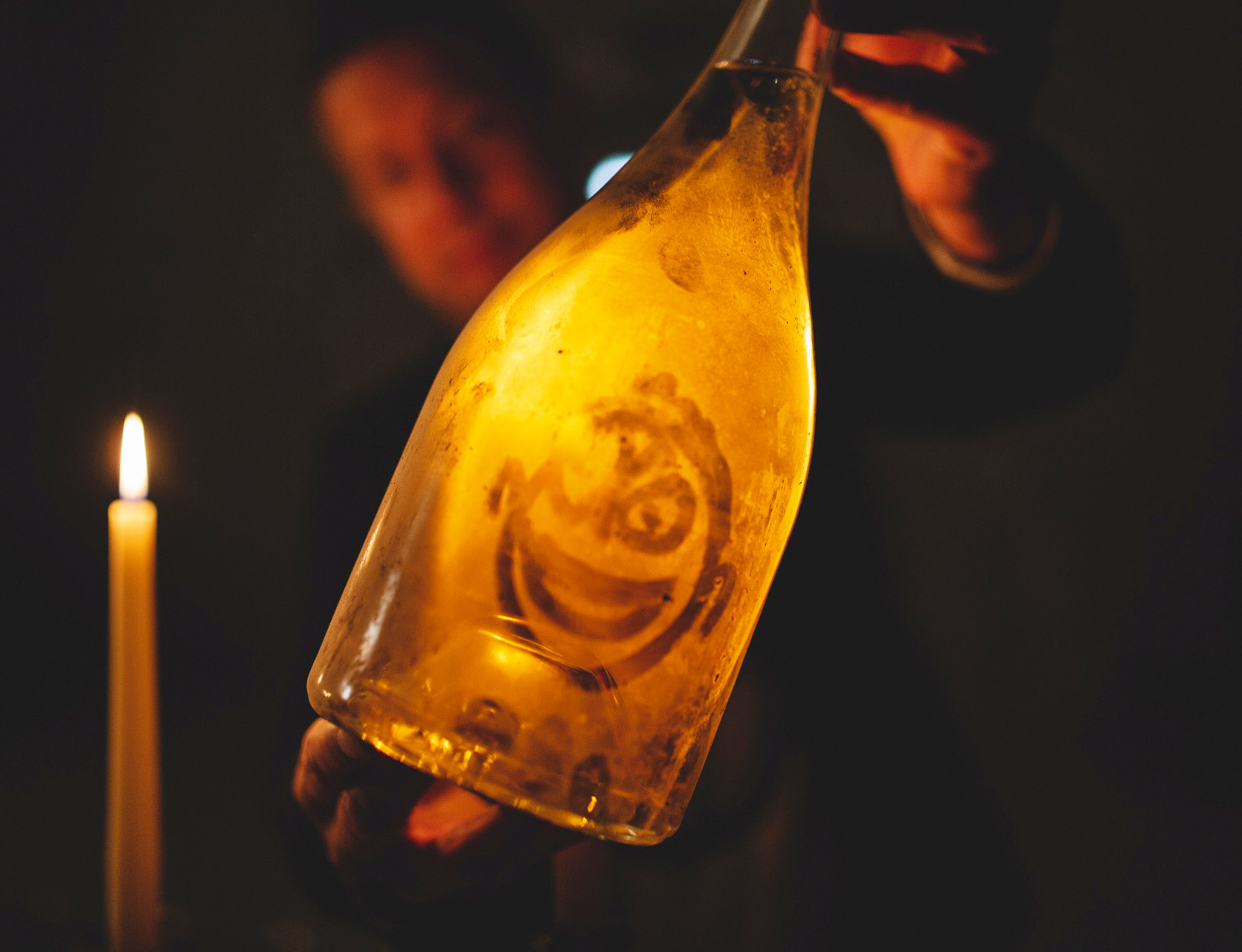 Drawing By Jeppe Hein On A Bottle Ruinart Carte Blanche 2022 (5)