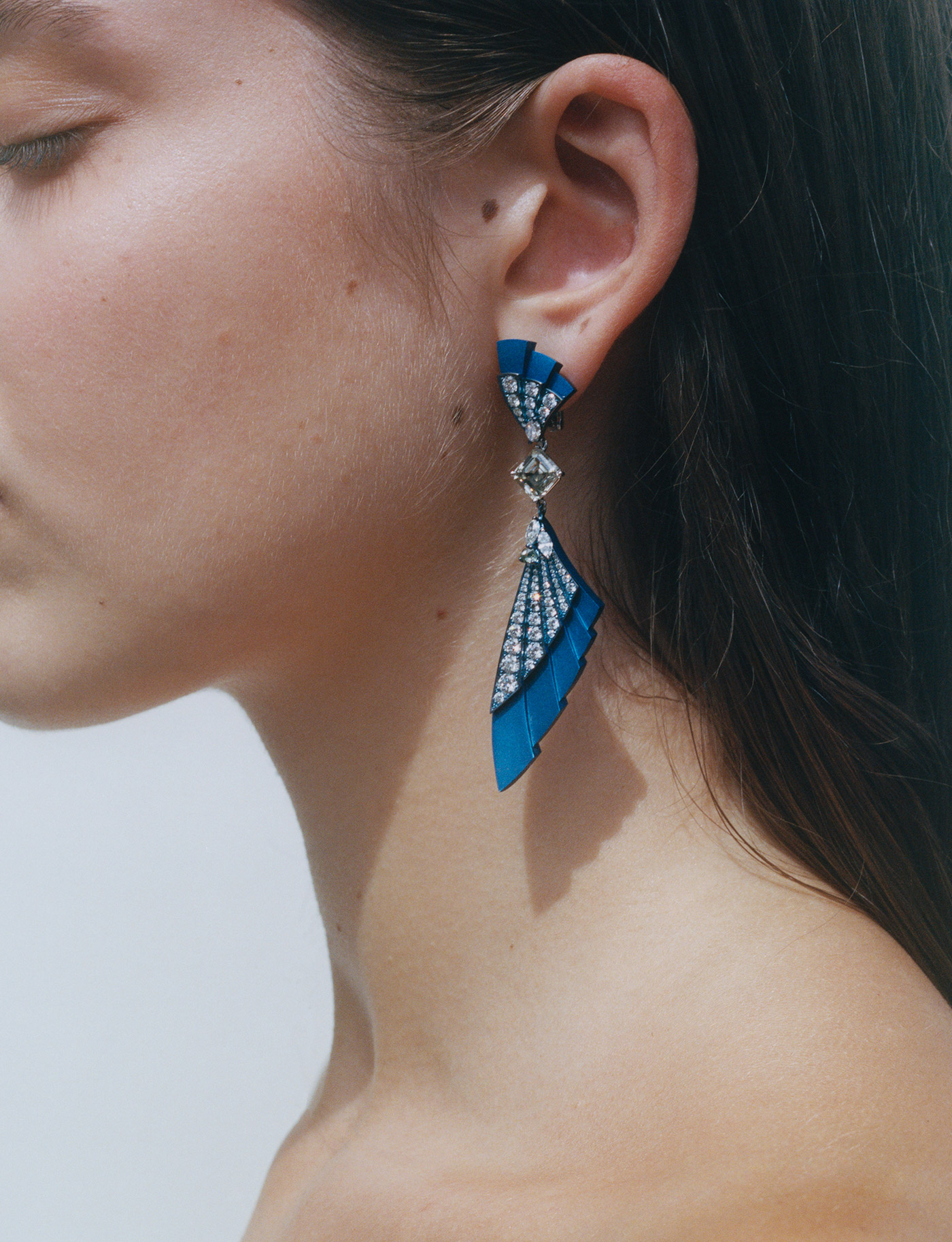 H.R DE.BEERS 08.22 02