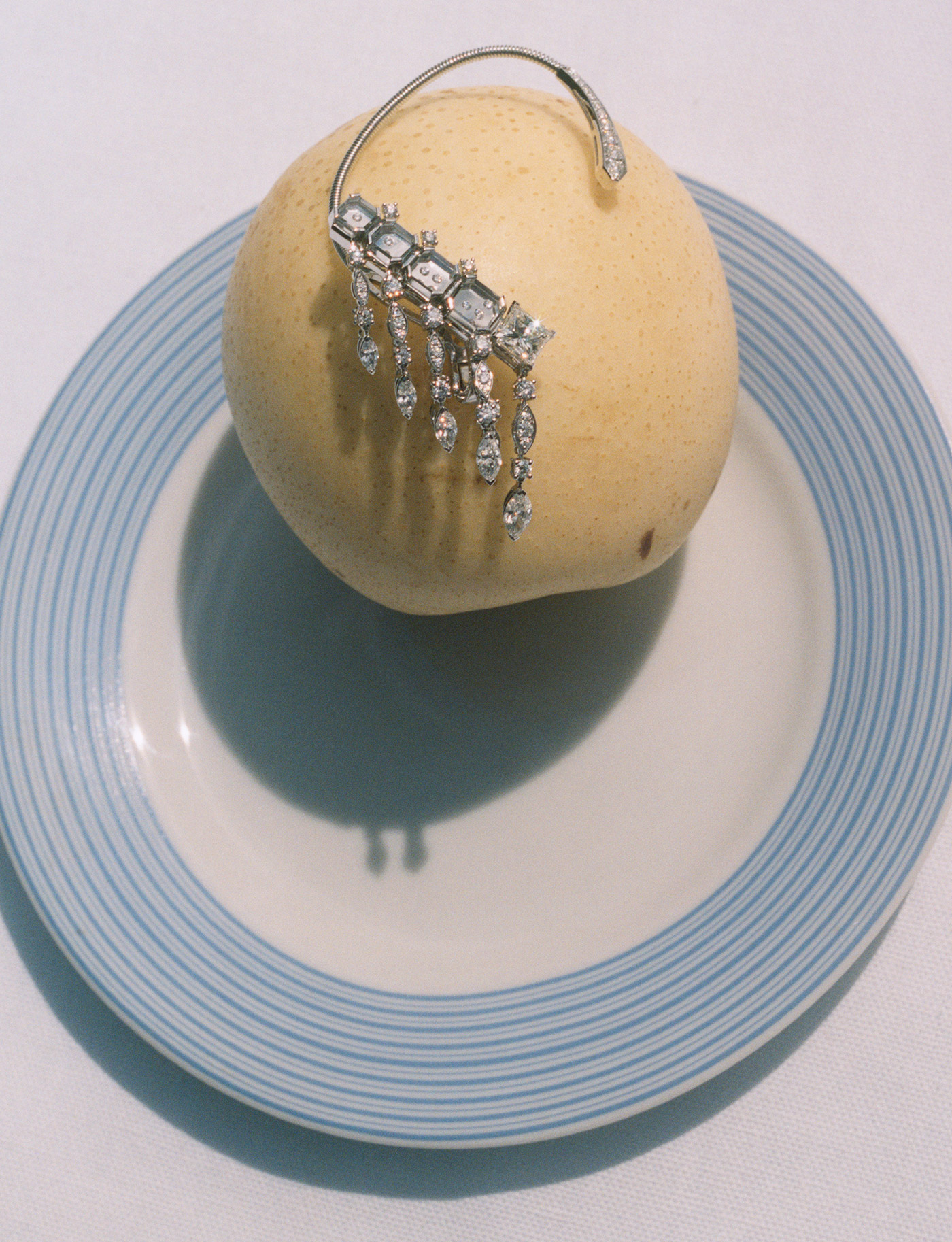 H.R DE.BEERS 08.22 01